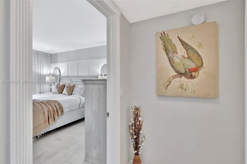 Condo in Hallandale Beach, Florida, 1 bedroom № 1988220 - photo 10
