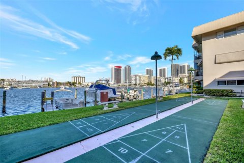 Condo in Hallandale Beach, Florida, 1 bedroom № 1988220 - photo 27