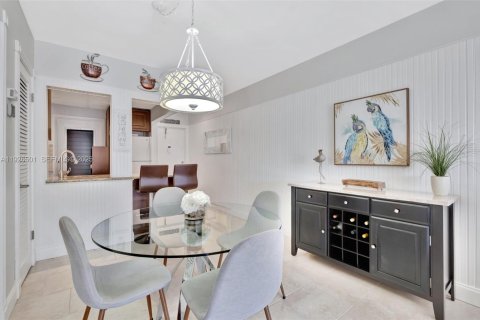 Condo in Hallandale Beach, Florida, 1 bedroom № 1988220 - photo 2