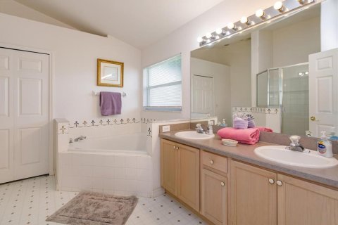 Villa ou maison à vendre à Kissimmee, Floride: 4 chambres, 161.65 m2 № 2299820 - photo 8