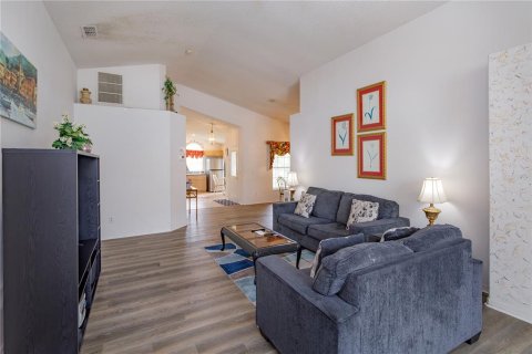 Villa ou maison à vendre à Kissimmee, Floride: 4 chambres, 161.65 m2 № 2299820 - photo 3