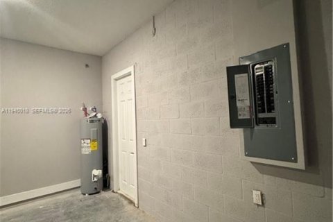 House in Lehigh Acres, Florida 4 bedrooms № 2004273 - photo 24