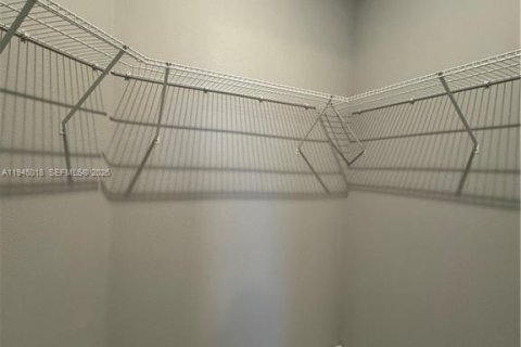 House in Lehigh Acres, Florida 4 bedrooms № 2004273 - photo 21