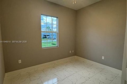 House in Lehigh Acres, Florida 4 bedrooms № 2004273 - photo 16