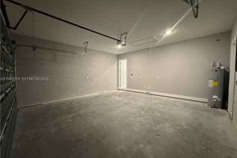 House in Lehigh Acres, Florida 4 bedrooms № 2004273 - photo 25