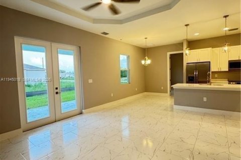 House in Lehigh Acres, Florida 4 bedrooms № 2004273 - photo 9