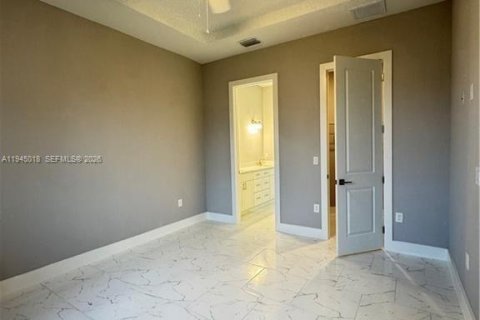 House in Lehigh Acres, Florida 4 bedrooms № 2004273 - photo 17