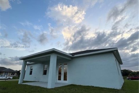 House in Lehigh Acres, Florida 4 bedrooms № 2004273 - photo 28