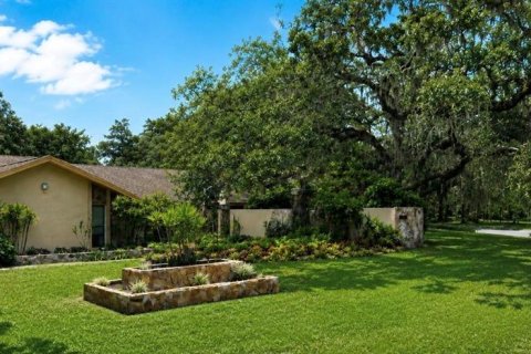 House in Seffner, Florida 5 bedrooms, 365.29 sq.m. № 2324280