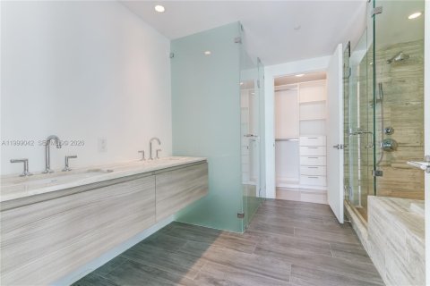 Appartement à louer à Miami, Floride: 2 chambres, 98.48 m2 № 2060988 - photo 14