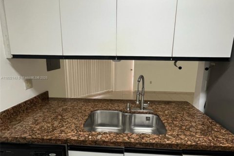 Copropriété à louer à Miami, Floride: 2 chambres, 92.9 m2 № 1809070 - photo 6