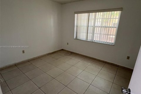 Copropriété à louer à Miami, Floride: 2 chambres, 92.9 m2 № 1809070 - photo 4
