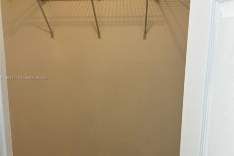 Copropriété à louer à Miami, Floride: 2 chambres, 92.9 m2 № 1809070 - photo 12