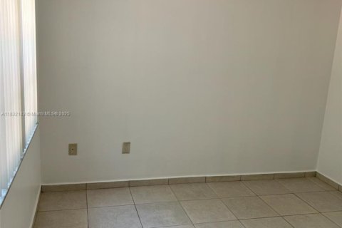 Copropriété à louer à Miami, Floride: 2 chambres, 92.9 m2 № 1809070 - photo 11