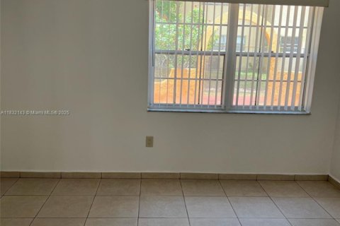 Copropriété à louer à Miami, Floride: 2 chambres, 92.9 m2 № 1809070 - photo 13