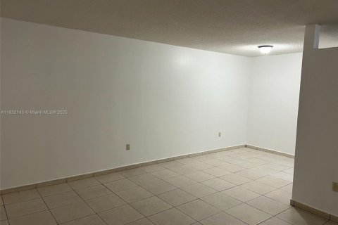 Copropriété à louer à Miami, Floride: 2 chambres, 92.9 m2 № 1809070 - photo 3