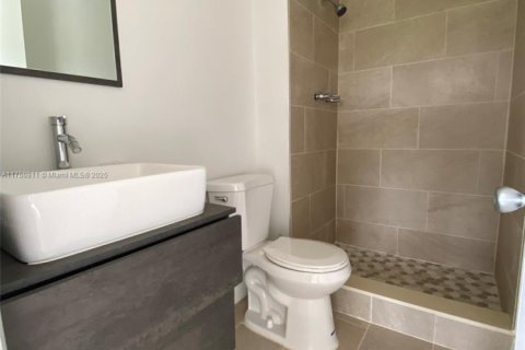 Condo in Miami, Florida, 2 bedrooms  № 1699377 - photo 14