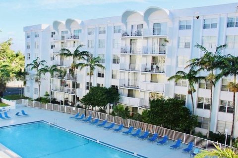 Condo in Miami, Florida, 2 bedrooms  № 1699377 - photo 20
