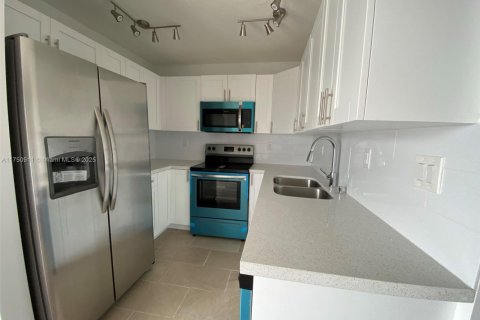 Condo in Miami, Florida, 2 bedrooms  № 1699377 - photo 9