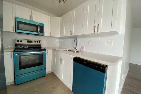 Condo in Miami, Florida, 2 bedrooms  № 1699377 - photo 10