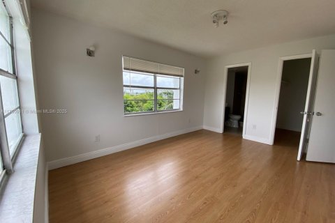 Condo in Miami, Florida, 2 bedrooms  № 1699377 - photo 13