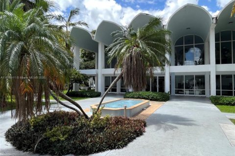Condo in Miami, Florida, 2 bedrooms  № 1699377 - photo 1