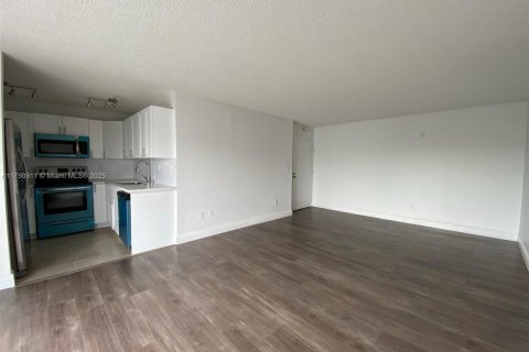 Condo in Miami, Florida, 2 bedrooms  № 1699377 - photo 3