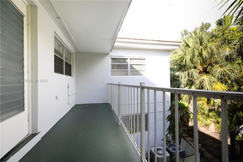 Copropriété à vendre à Coral Gables, Floride: 2 chambres, 133.87 m2 № 1976916 - photo 23