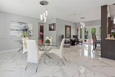 Casa en venta en Cutler Bay, Florida, 3 dormitorios, 169.64 m2 № 2074780 - foto 25