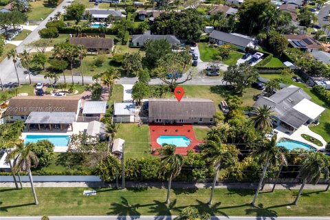 Casa en venta en Cutler Bay, Florida, 3 dormitorios, 169.64 m2 № 2074780 - foto 29