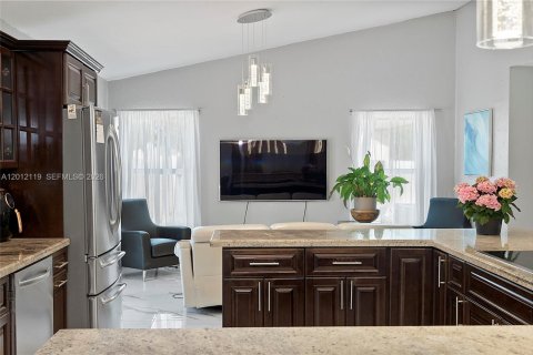 Casa en venta en Cutler Bay, Florida, 3 dormitorios, 169.64 m2 № 2074780 - foto 6