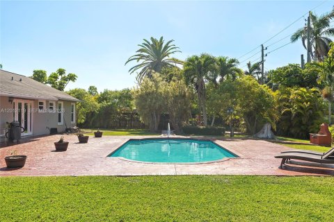 Casa en Cutler Bay, Florida 3 dormitorios, 169.64 m2 № 2074780