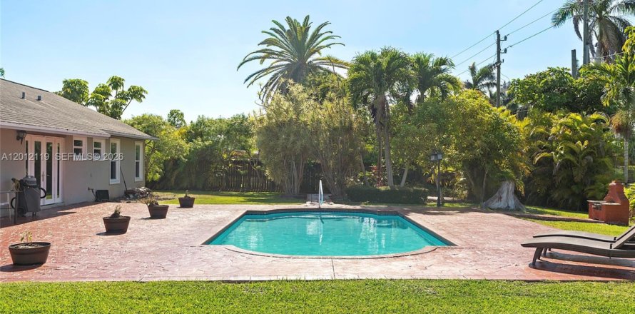 Casa en Cutler Bay, Florida 3 dormitorios, 169.64 m2 № 2074780
