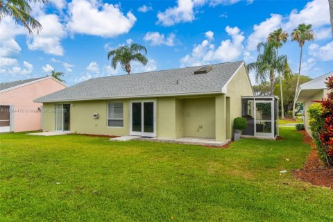 Снять в аренду виллу или дом в Хомстед, Флорида 2 спальни, 120.96м2, № 1957804 - фото 26