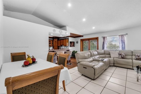 Снять в аренду виллу или дом в Хомстед, Флорида 2 спальни, 120.96м2, № 1957804 - фото 10