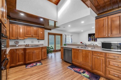 Снять в аренду виллу или дом в Хомстед, Флорида 2 спальни, 120.96м2, № 1957804 - фото 14