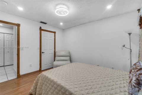 Снять в аренду виллу или дом в Хомстед, Флорида 2 спальни, 120.96м2, № 1957804 - фото 21