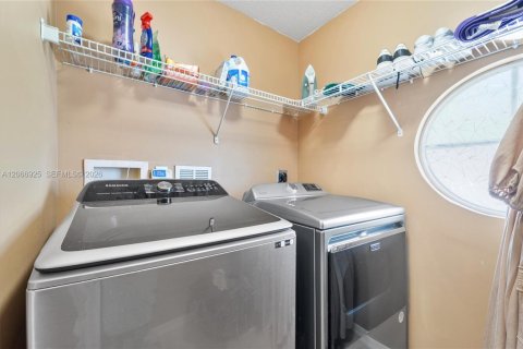 Touwnhouse à vendre à Greenacres, Floride: 2 chambres, 140 m2 № 2297304 - photo 15