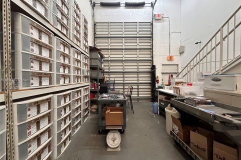 Propiedad comercial en venta en Doral, Florida № 1942453 - foto 9