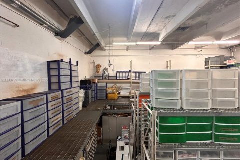 Propiedad comercial en venta en Doral, Florida № 1942453 - foto 6