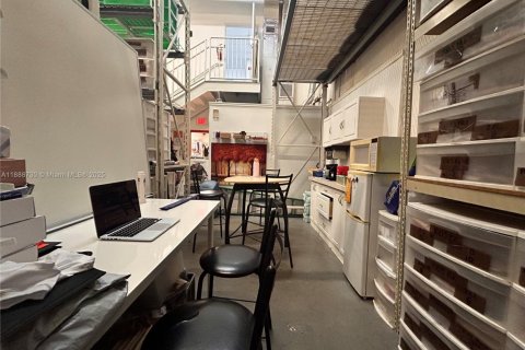 Propiedad comercial en venta en Doral, Florida № 1942453 - foto 12