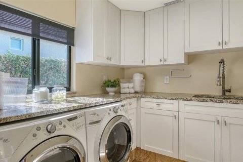 House in Longboat Key, Florida 4 bedrooms, 236.9 sq.m. № 2094604 - photo 30