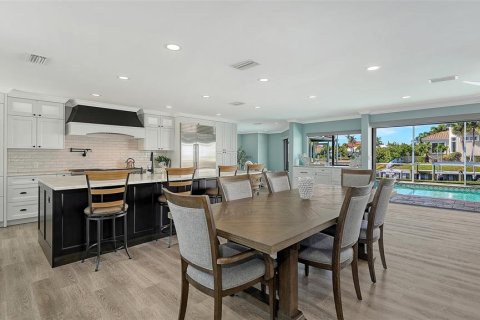 House in Longboat Key, Florida 4 bedrooms, 236.9 sq.m. № 2094604 - photo 12