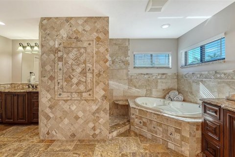House in Longboat Key, Florida 4 bedrooms, 236.9 sq.m. № 2094604 - photo 26