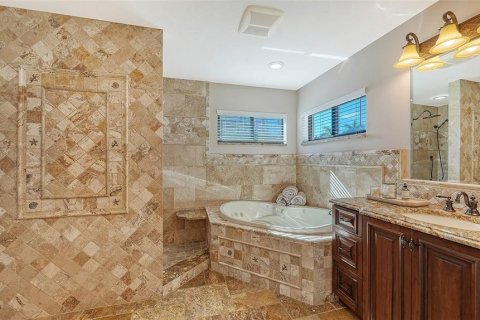 House in Longboat Key, Florida 4 bedrooms, 236.9 sq.m. № 2094604 - photo 25