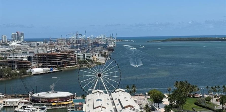 Студия в кондо в Майами, Флорида № 1961882