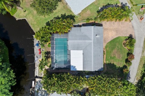 House in Palm City, Florida 3 bedrooms, 150.13 sq.m. № 1207615 - photo 1