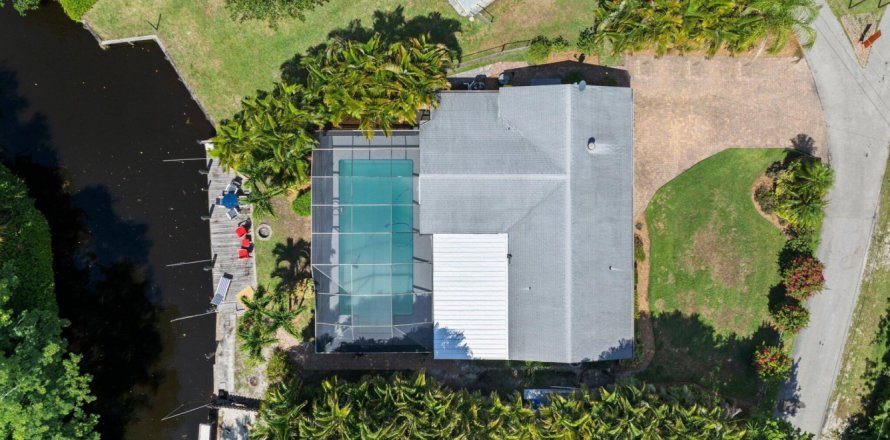 House in Palm City, Florida 3 bedrooms, 150.13 sq.m. № 1207615