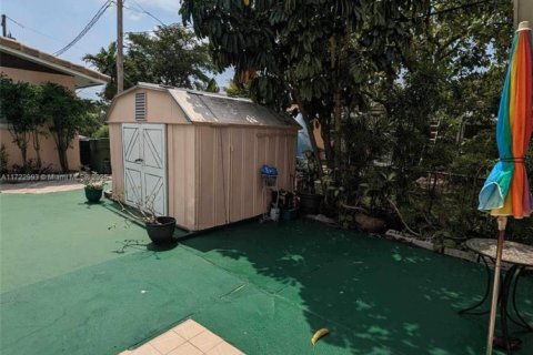 House in Hialeah, Florida 4 bedrooms, 166.39 sq.m. № 2013163 - photo 5