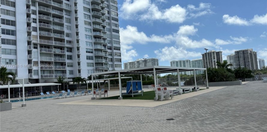 Кондоминиум с 2 спальнями в Авентура, Флорида № 1991833